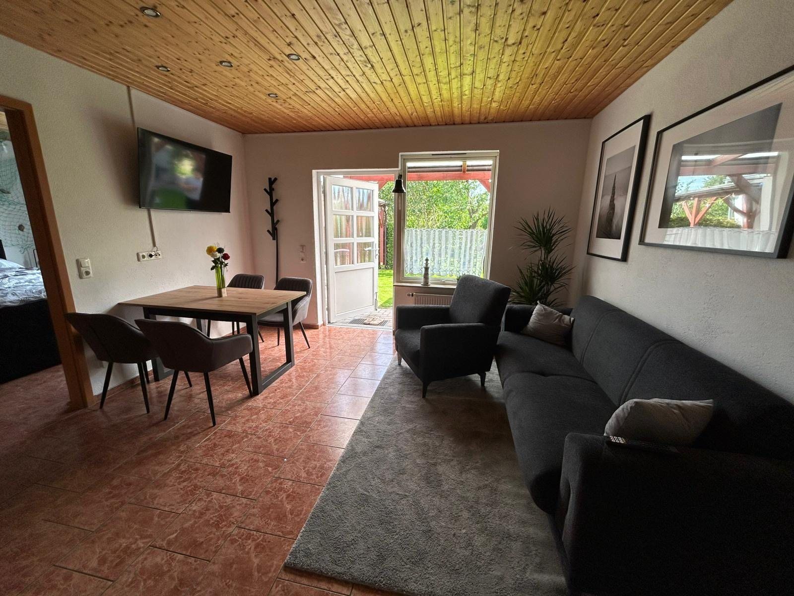 Wohnbereich von Otto mit Terrassenzugang